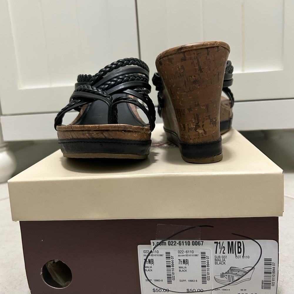 DECREE- Black Wedge Sandals for Women. Only worn once. 7.5 M - Picture 9 of 13